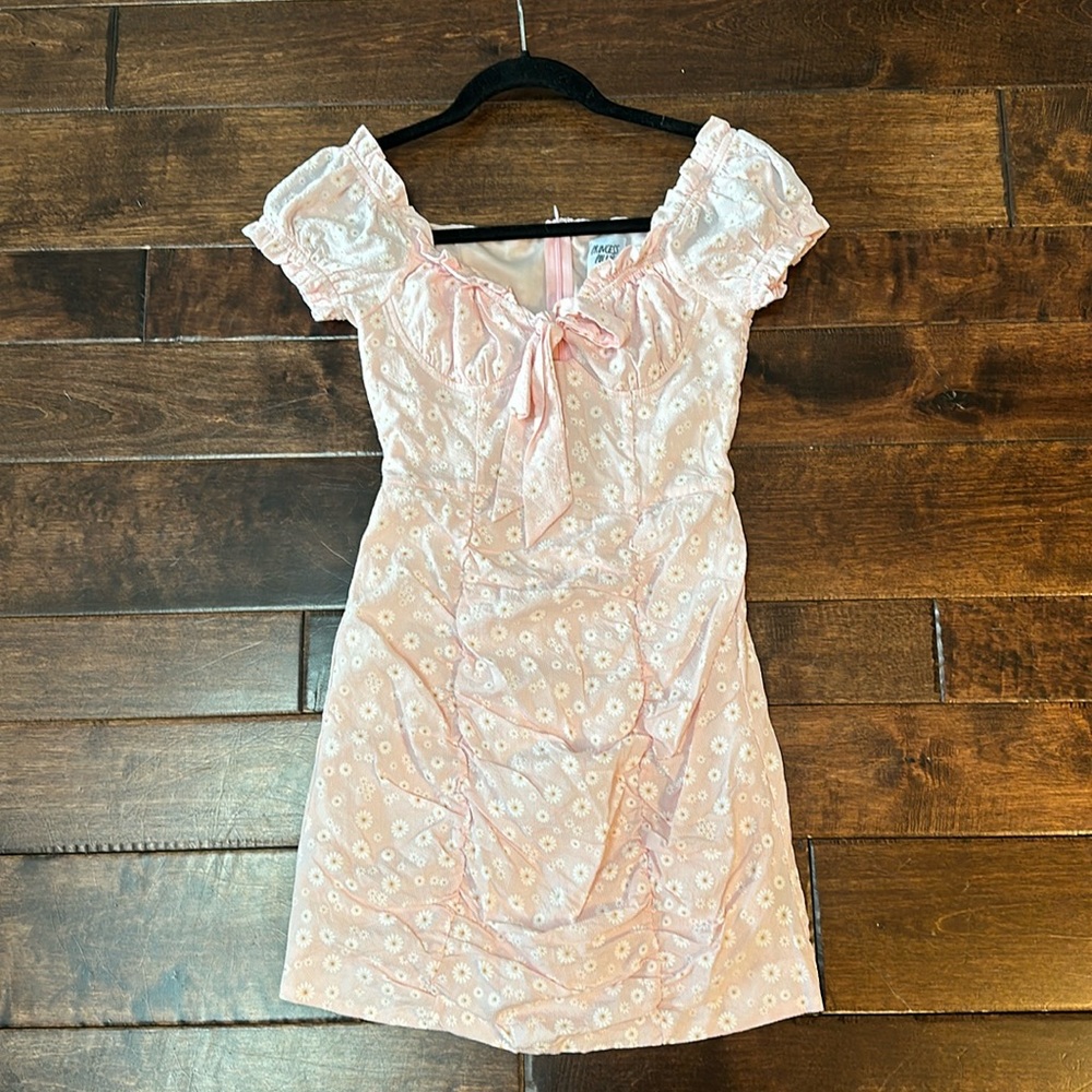 Princess Polly pink with white daisies